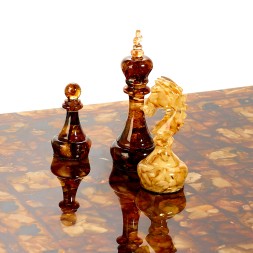 Настольная игра &quot;Шахматы Янтарный столик&quot; из Янтаря и дерева, 32х32