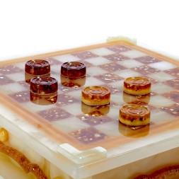 Настольная игра &quot;Шахматы Королевские&quot; из Янтаря и дерева