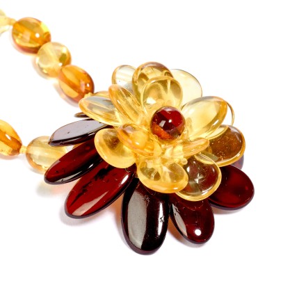 Бусы с кулоном &quot;Хризантема&quot; из Янтаря купить